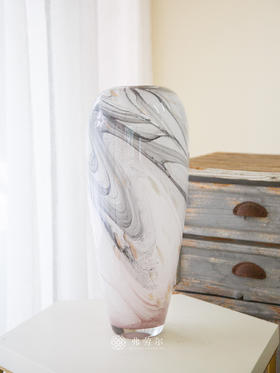 灰色大理石纹花瓶