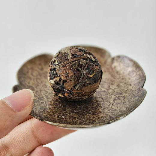 2015年洪海古树·易武龙珠老白茶，香气清幽，送手提礼袋 商品图6