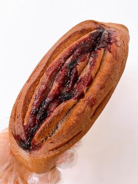 黑米桑葚蓝莓奶酥列巴