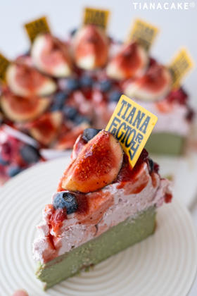 树莓熔岩开心果芝士