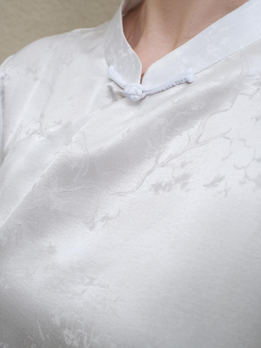 盛唐婧| 新中式小立领斜襟百搭拼接提花上衣-白色 商品图4