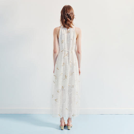 玛克门店发货:优雅度假风晕染蕾丝连衣裙25夏挂脖吊带收腰裙(货号:MF86DR015F3001) 商品图4