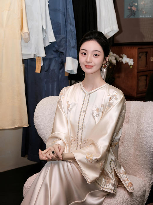 盛唐牡丹大师系列| 重工盘银江崖海水纹外套 商品图3