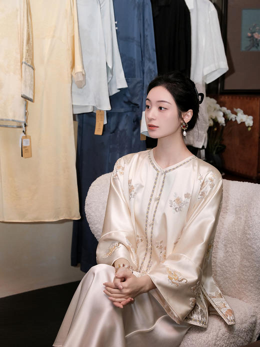 盛唐牡丹大师系列| 重工盘银江崖海水纹外套 商品图4