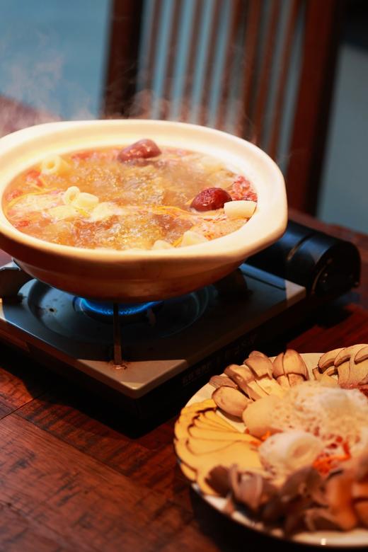 云南丛林菌子土鸡汤锅(火锅) 商品图0