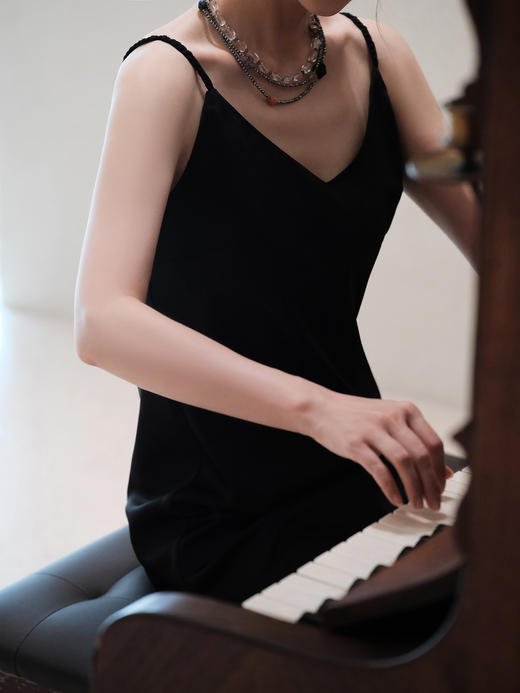 盛唐牡丹| 黑色醋酸吊带 商品图2