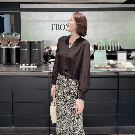 火桐hooton 铂金系列 侘寂禅意 乔其双层真丝V领上衣YT3099 商品图2