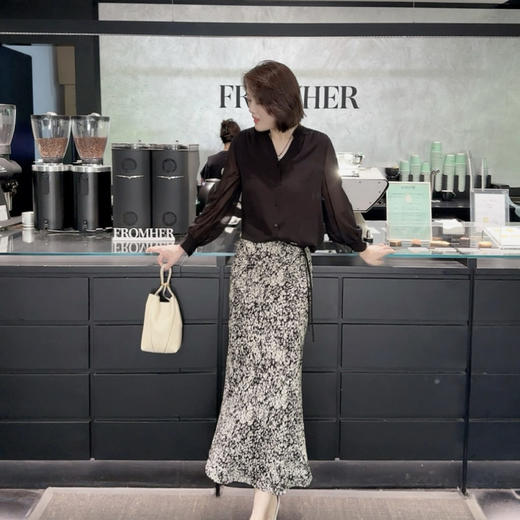 火桐hooton 铂金系列 侘寂禅意 乔其双层真丝V领上衣YT3099 商品图4