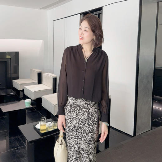 火桐hooton 铂金系列 侘寂禅意 乔其双层真丝V领上衣YT3099 商品图3