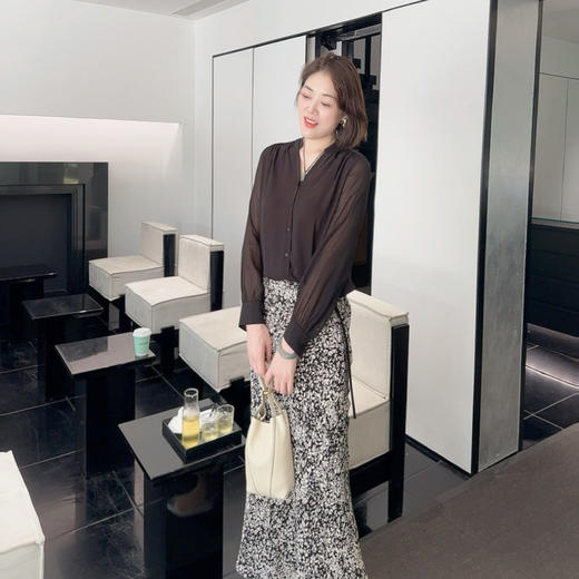 火桐hooton 铂金系列 侘寂禅意 乔其双层真丝V领上衣YT3099 商品图0