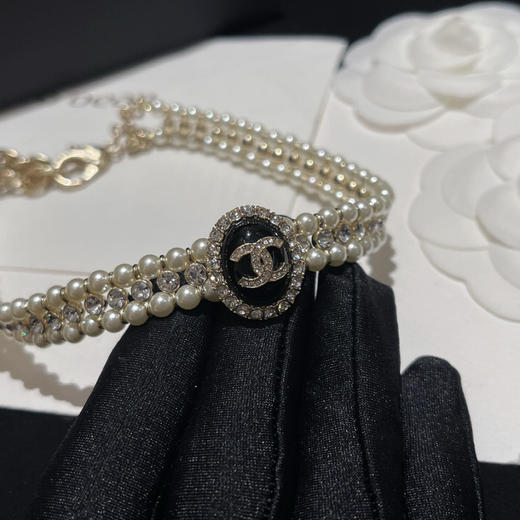 香奈儿-新款浅金色椭圆珍珠短项链 黑/白（XTY）S4 商品图3