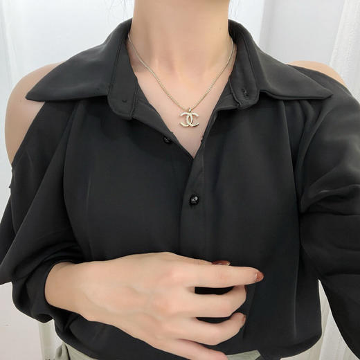 香奈儿 22秋冬浅金色上下半光面半满钻项链（XTY） 商品图7