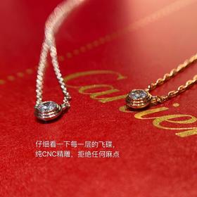 卡家经典独钻飞碟锁骨链，也是返单率很高的款式，今年的升级工艺，加的20分钻，日常又不失气质款，细节部分大家看图，整体五层全部纯CNC精雕，拒绝任何麻点。（XTY）