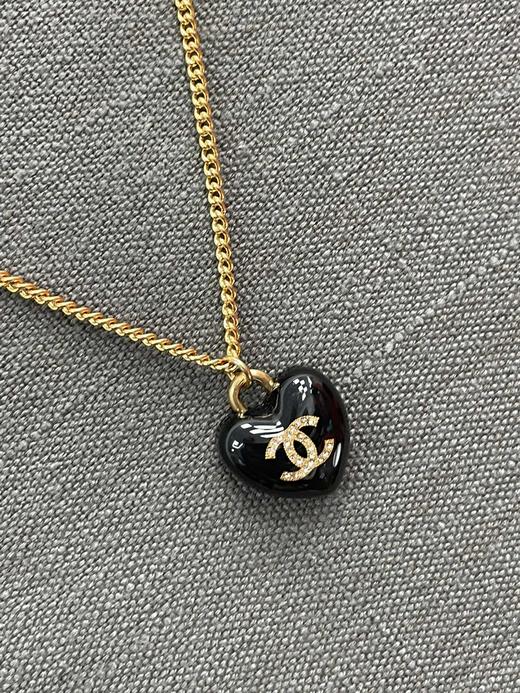 香奈儿 黑色亚克力爱心两用项链 刘雯同款（XTY） 商品图1