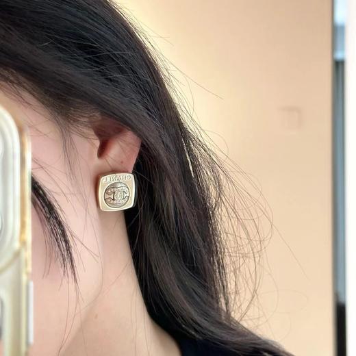 香奈儿 23高级手工坊圆鼓鼓金属方块珍珠耳钉（XTY） 商品图5