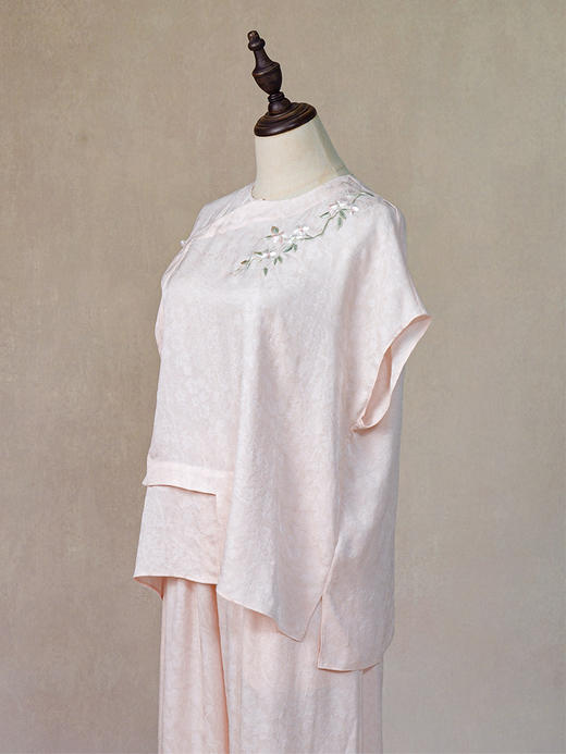 荷言HEYEN 留春 卷草纹真丝非遗花罗新中式短袖上衣高定系列 商品图5