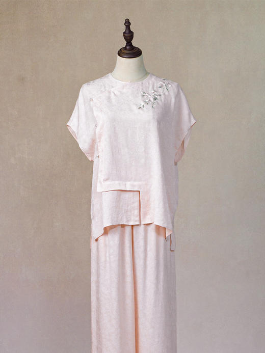 荷言HEYEN 留春 卷草纹真丝非遗花罗新中式短袖上衣高定系列 商品图2