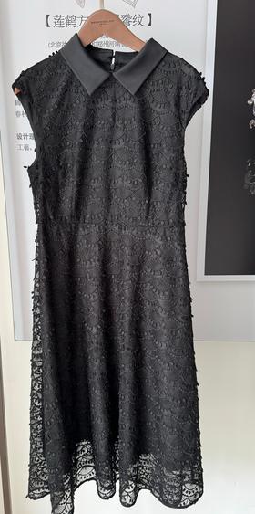 SZ3S16_漆黑色_连衣裙_春夏_翻领无袖盖肩收腰A字中长款莲鹤方壶纹样立体刺绣网纱_高级女装_BERNIEELEN 伯妮斯茵