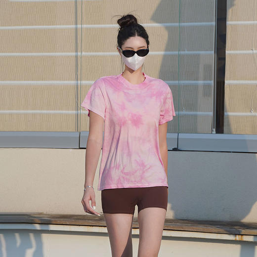 Beemen新款瑜伽服女短袖 T 恤  手工扎染渐变色宽松半袖 运动健身日常可穿 商品图0