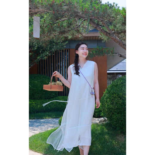 【抖音专属】V领连衣裙（24718034B-山矾D11） 商品图8