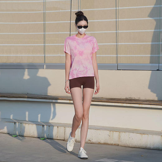 Beemen新款瑜伽服女短袖 T 恤  手工扎染渐变色宽松半袖 运动健身日常可穿 商品图4