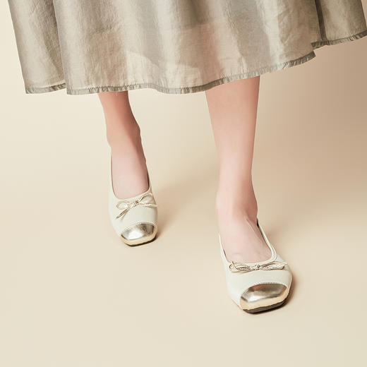 香港AINADA艾娜达 轻奢同款 小香风晚晚鞋 宽松方头 柔软舒适 B03 商品图1