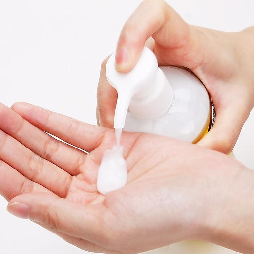 LOSHI乐丝 日本进口马油保湿身体乳液润肤滋润霜 485ml/瓶 商品图3