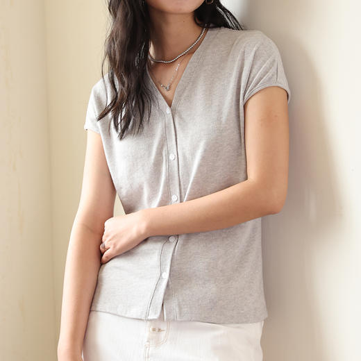 【自由随性，时髦百搭】【亲肤透气，柔软舒适】新款夏季莱赛尔天丝亚麻V领纽扣开衫短袖针织亚麻圆领撞色短袖T桖上衣100% 商品图5