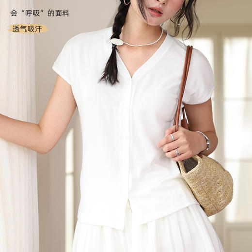 【自由随性，时髦百搭】【亲肤透气，柔软舒适】新款夏季莱赛尔天丝亚麻V领纽扣开衫短袖针织亚麻圆领撞色短袖T桖上衣100% 商品图9
