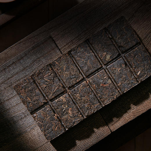 【10年云南干仓贮藏】洪海古树·茶山缘7581普洱茶砖熟砖小砖 云南古树茶生茶紧压茶 香气纯正滋味浓厚 5片/提 商品图3