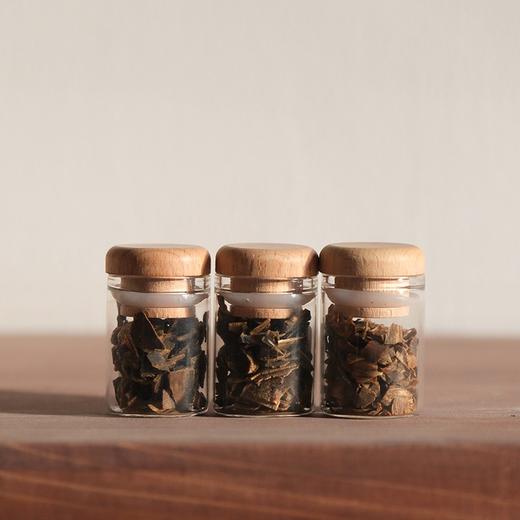 “添灯加财” 熏香炉套装（灯+3.5克海南蜜棋原材）以民国煤油灯为原型设计熏香炉，重现“隔火熏香”古法制香 商品图7