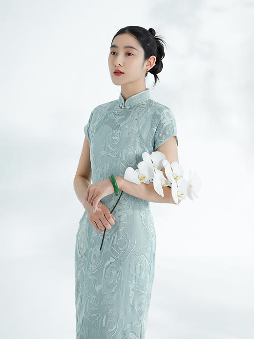 荷言GL 清扬 水蓝色玫瑰刺绣真丝乔其旗袍两件套 商品图3