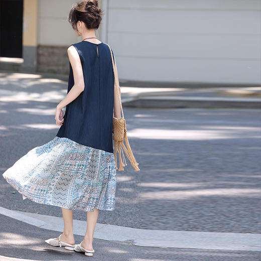 【07/16新品】熙世界轻熟风复古印花拼接背心连衣裙女夏季设计感假两件无袖裙子 商品图4