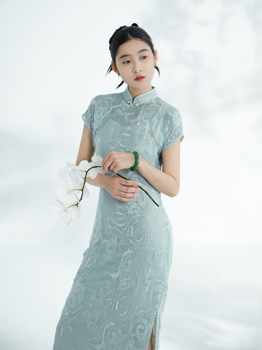 荷言GL 清扬 水蓝色玫瑰刺绣真丝乔其旗袍两件套 商品图0