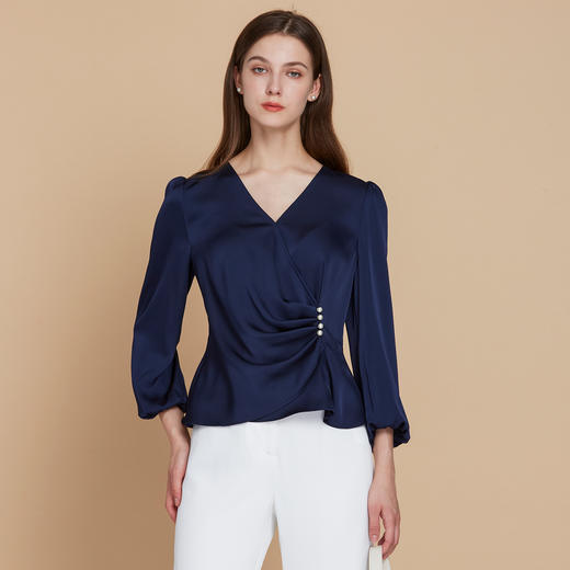 【缎面通勤收腰上衣】EITIE爱特爱气质V领优雅蓝色秋季新款C2513824 商品图1