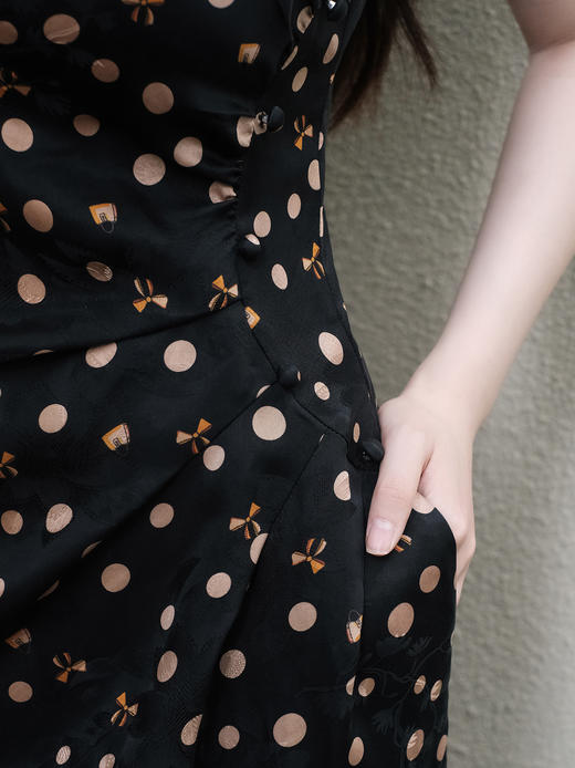 盛唐婧| 香云纱波点蝴蝶结吊带裙 商品图4