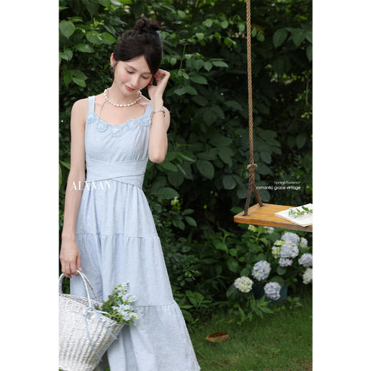 鹿向南「琉璃海岸」蓝色法式连衣裙DYL661756 商品图1