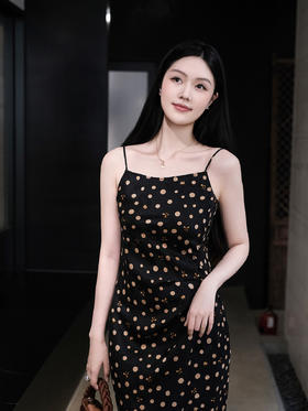 盛唐婧| 香云纱波点蝴蝶结吊带裙