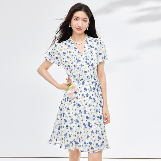 【07/16新品】熙世界法式蓝色碎花连衣裙女夏2025新款气质收腰裹身茶歇雪纺裙子 商品图4