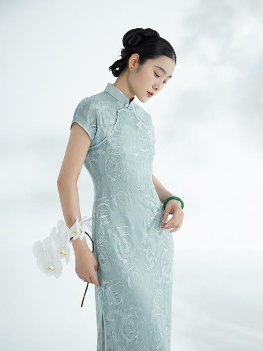 荷言GL 清扬 水蓝色玫瑰刺绣真丝乔其旗袍两件套 商品图2