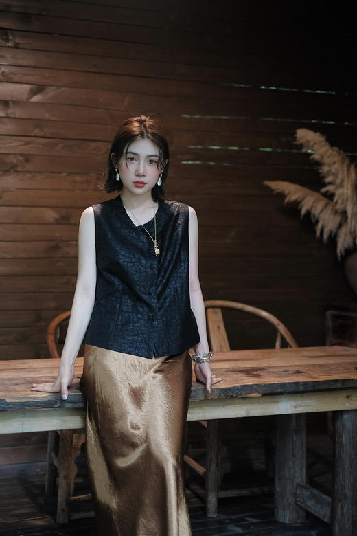 盛唐婧| 香云纱黑色龟裂纹百搭两面穿马甲 商品图4