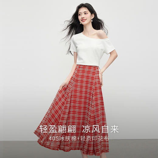 【专属特价】熙世界小众不撞款穿搭套装女夏新款斜肩T恤红色格纹半身裙两件套 商品图1