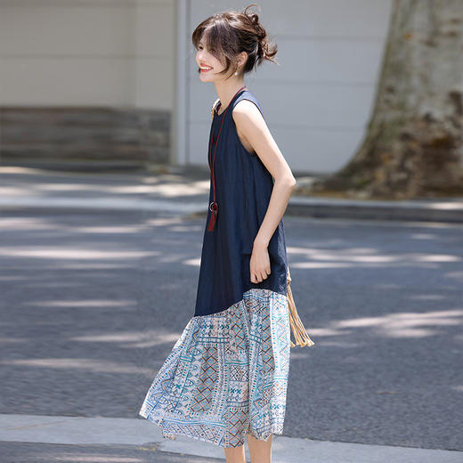【07/16新品】熙世界轻熟风复古印花拼接背心连衣裙女夏季设计感假两件无袖裙子 商品图3