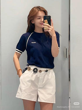 713-4  渠道圆正 miu减龄时髦 学院感 弹力棉柔 挑空肌理针织圆领衫 贼修饰身材‼️