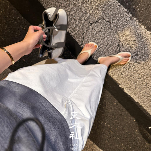 【特价不退不换】良木礼开叉直筒半裙（7797） 商品图4