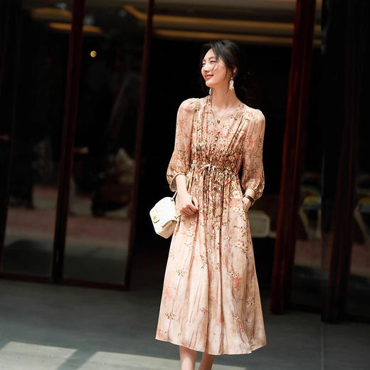 丁摩 夏季新品女装气质V领复古印花真丝连衣裙优雅风七分袖5ZF-80052 商品图3