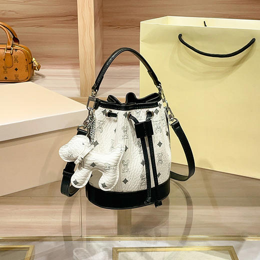 丁摩 【高品质】水桶包潮牛皮印花洋气小众设计高级感手提斜挎包5ZF-976 商品图0