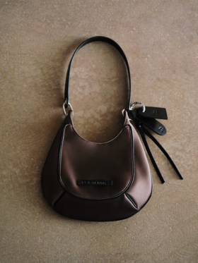 出逃赤岗西/25SSD16/归巢系列 原创墨绿色真丝单肩马鞍包