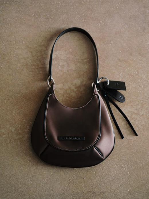 出逃赤岗西/25SSD16/归巢系列 原创墨绿色真丝单肩马鞍包 商品图0