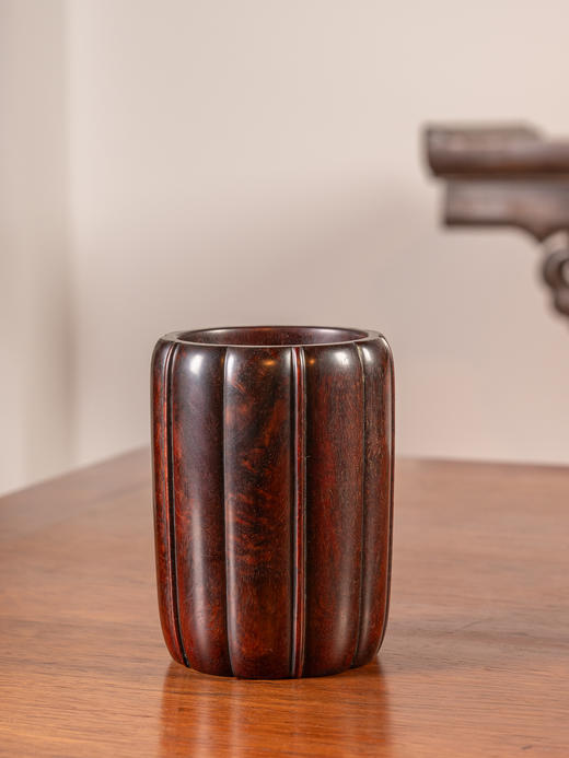 清乾隆	紫檀木雕瓜棱形笔筒 商品图1